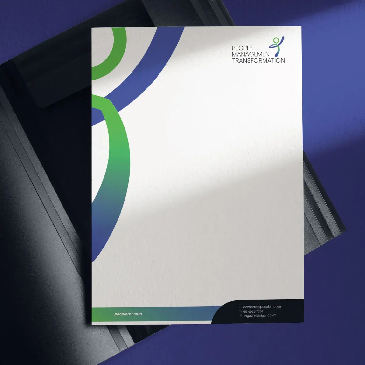 Hojas membretadas y diseño de papelería corporativa de People Management Transformation